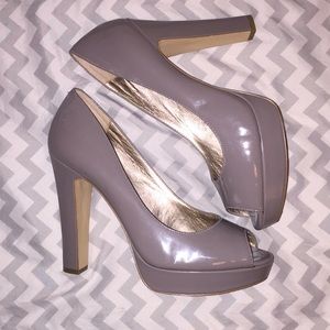 BCBG 9.5 Grayish Purple 7 inch High Heel Shoe